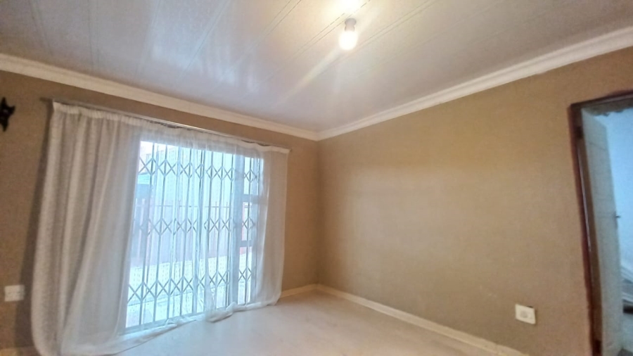 To Let 4 Bedroom Property for Rent in Blomanda Free State